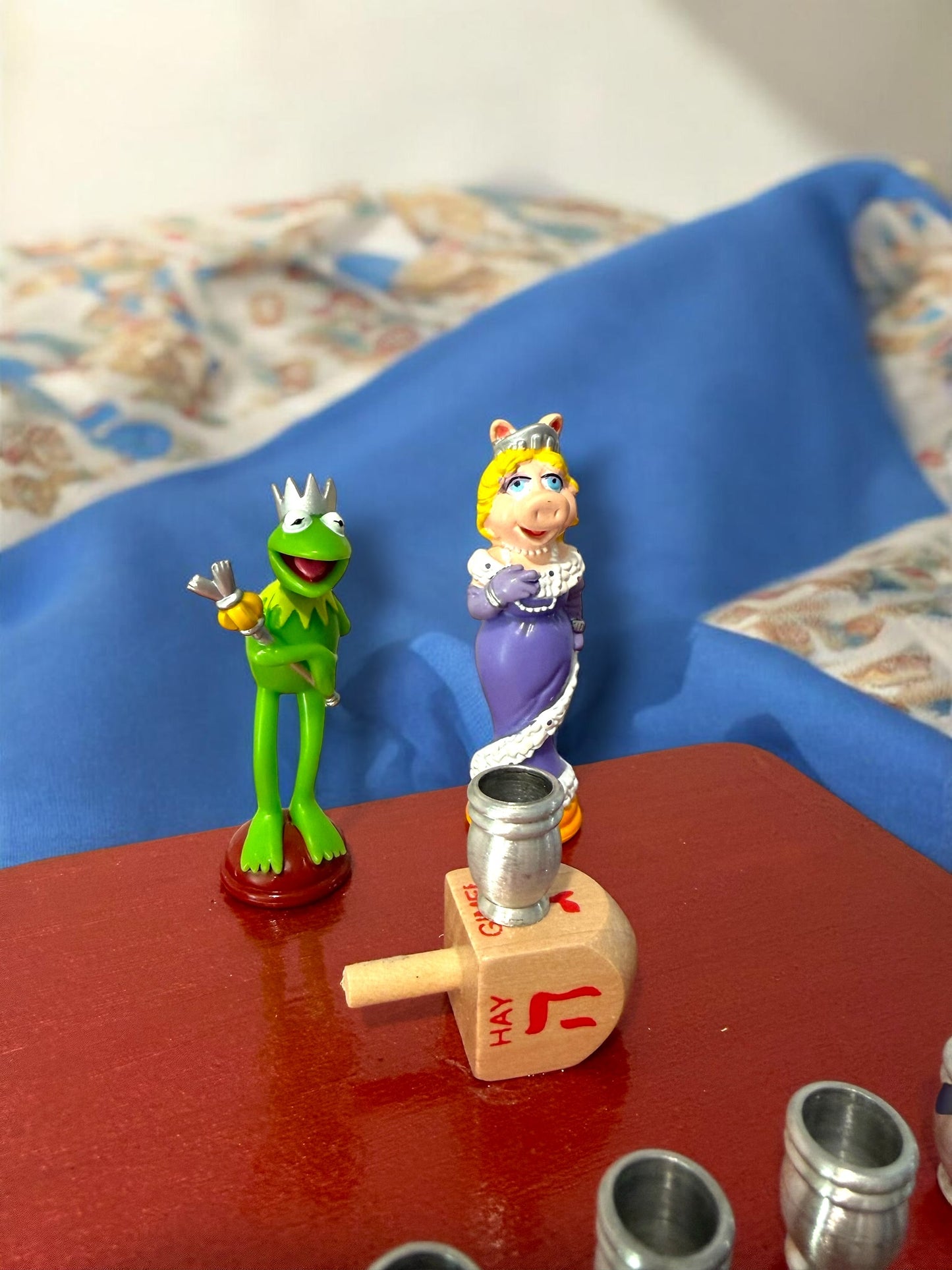 Collectors Kermit and Miss Piggy Muppets Hanukkah Menorah
